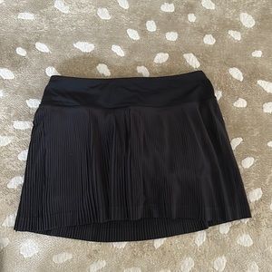 Lululemon Pleated Black Skirt size 4